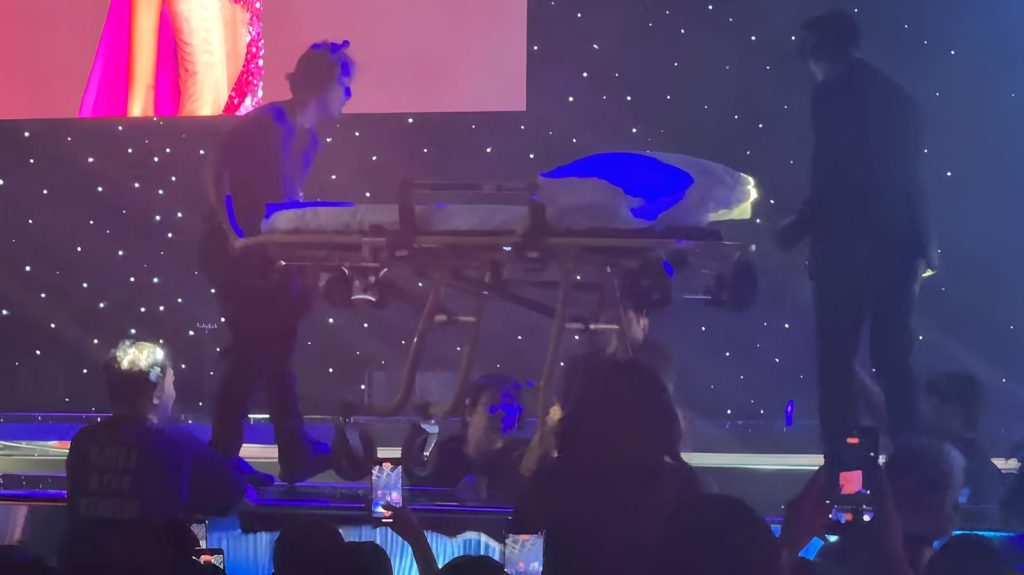 Incidente a Miss Universo: precipita dalla passerella e viene portata via in barella