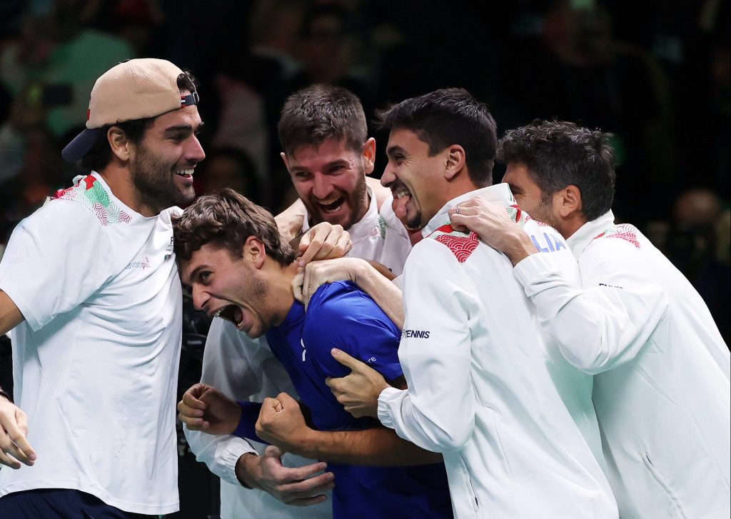 Ascolti TV Total Audience | Domenica 23 Novembre 2025. Il match di Cobolli davanti a tutti (+95K) con Rai1 che passa dal 25.69 al 26.05%