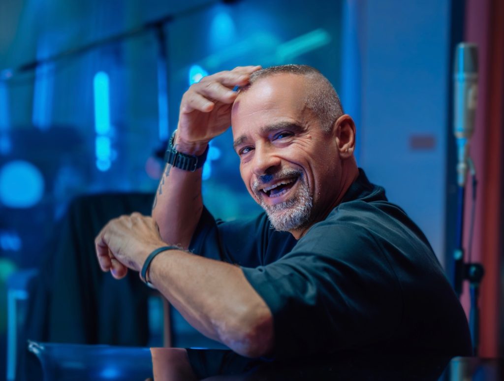 Classifica FIMI dal 21 al 27 novembre 2025: Eros Ramazzotti si impone negli album, 3 brani di Ornella Vanoni in top20