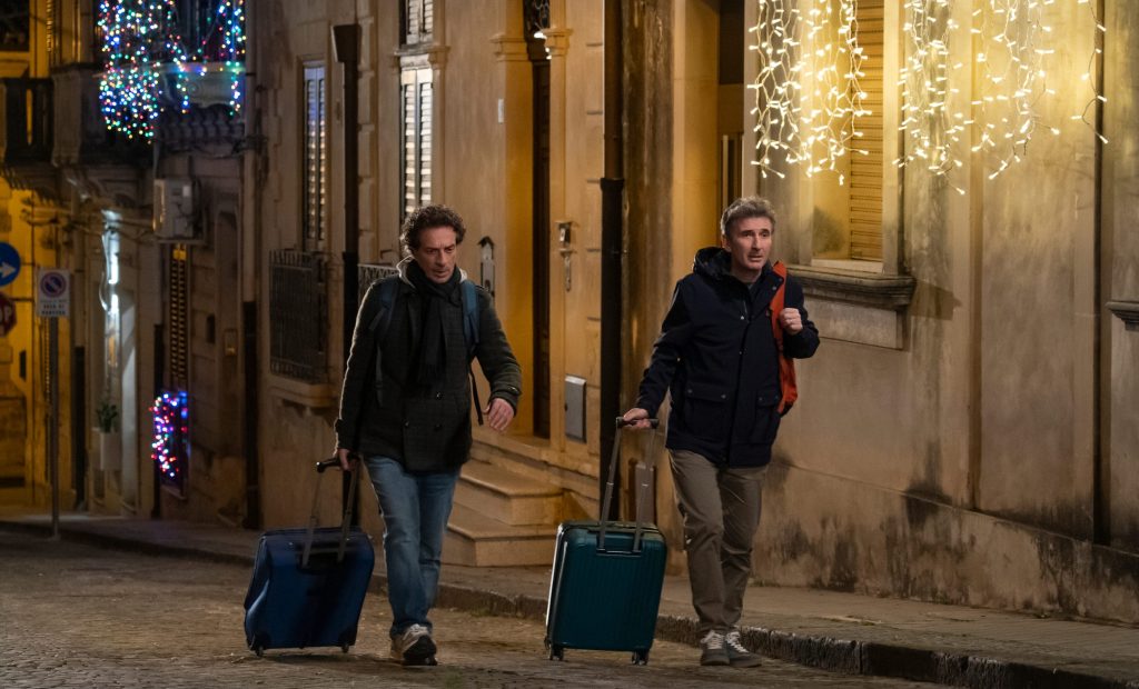 Sicilia Express, tra una gag e un panettone Ficarra e Picone la toccano piano