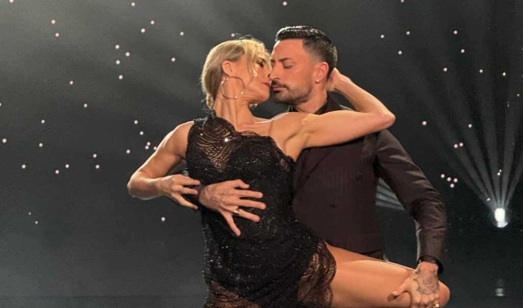 Ballando con le Stelle 2025, la finale: scontro per la vittoria tra Francesca Fialdini e Andrea Delogu