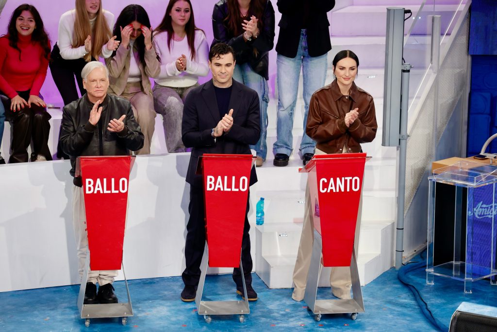 Ascolti TV Total Audience | Domenica 21 Dicembre 2025. Amici (+64K) cresce più di tutti