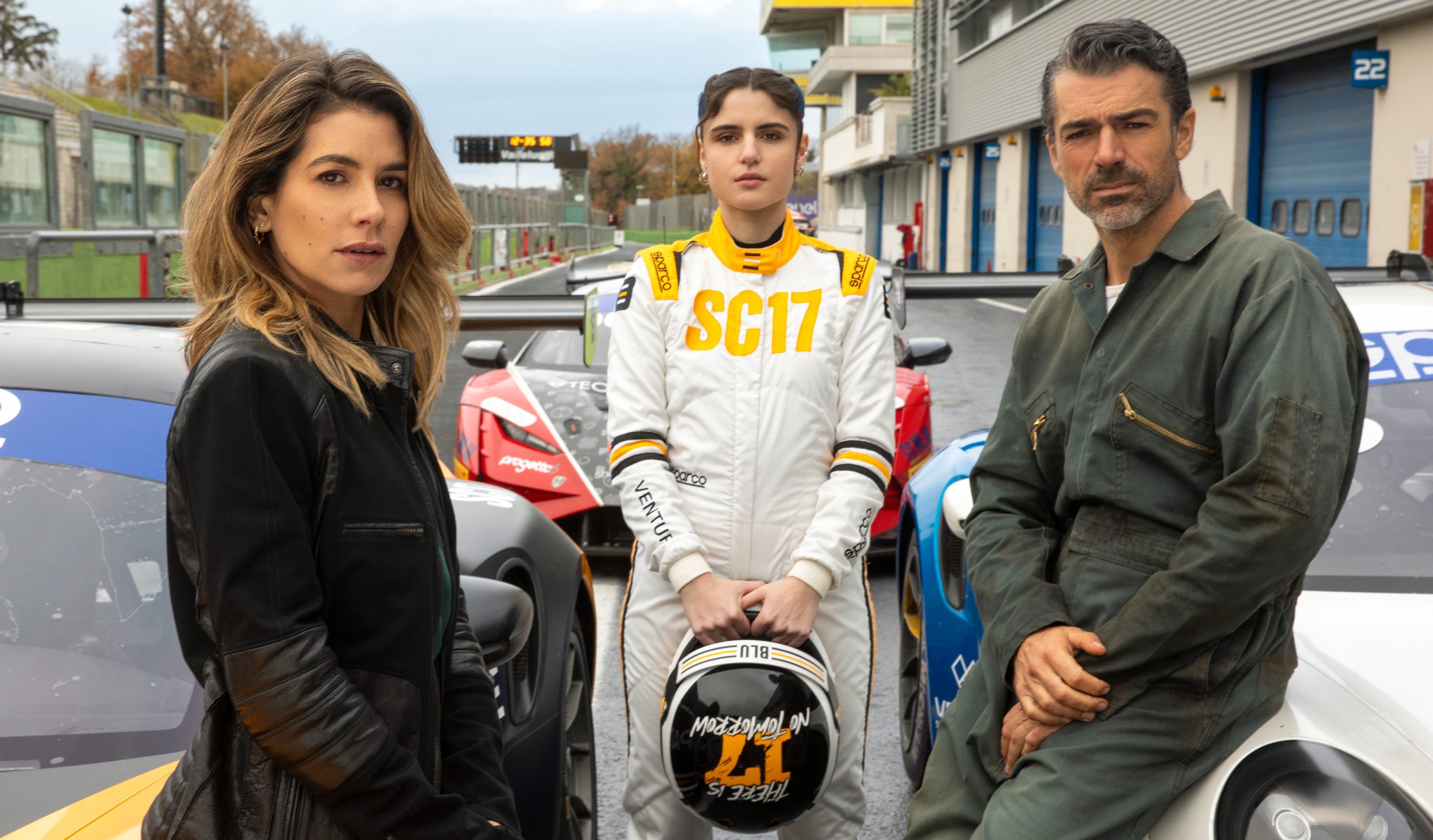 Motorvalley, Luca Argentero e Giulia Michelini corrono insieme su Netflix