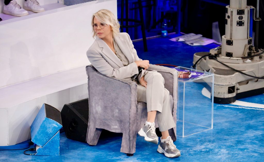 Ascolti TV Total Audience | Domenica 30 Novembre 2025. Amici (+75K), La Notte nel Cuore (+31K) e il TG1 delle 13:30 (+24K) crescono più di tutti