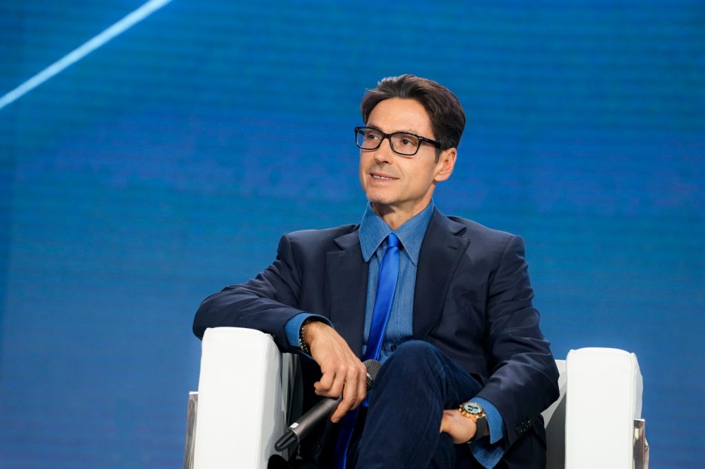 I Cesaroni in onda con un solo episodio a settimana, l’ipotesi di Pier Silvio Berlusconi