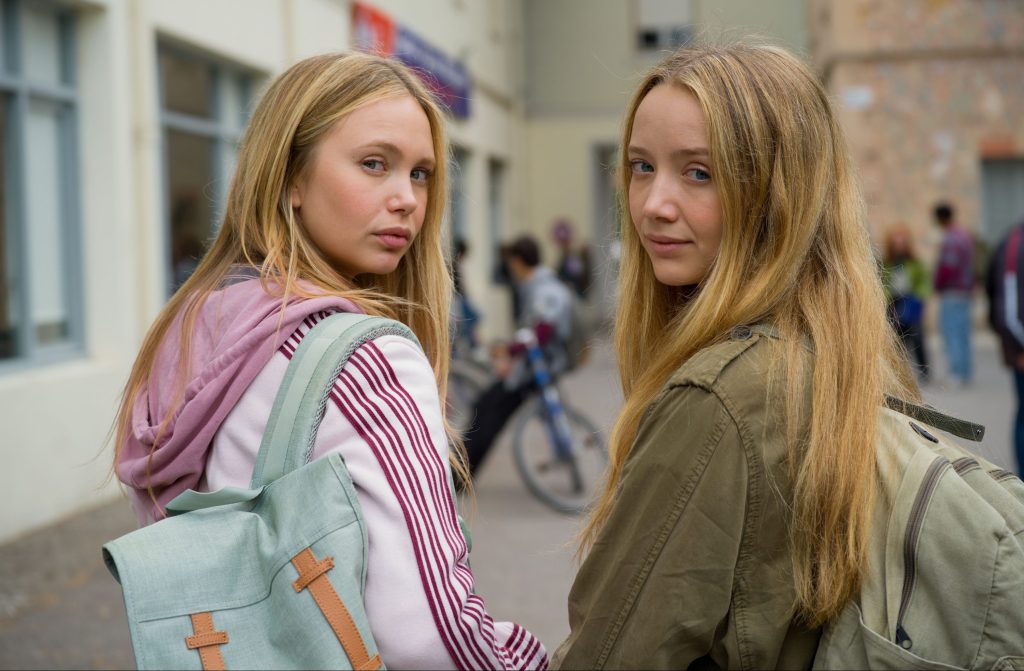 Tallulah e Delphi Evans in Girl Taken