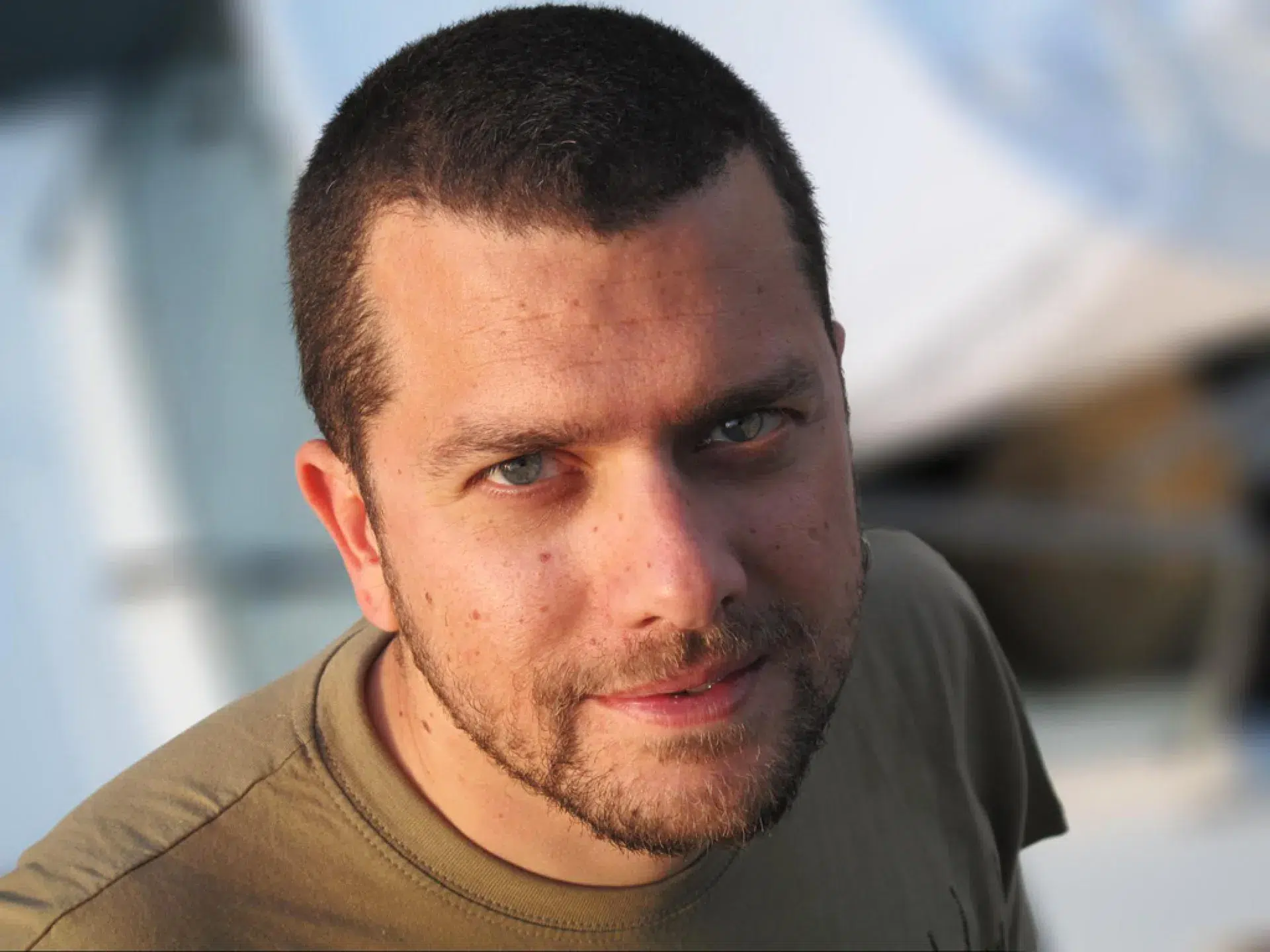 Fabio Fazio ospita stasera Alberto Trentini, il cooperante liberato dopo 423 giorni di detenzione a Caracas