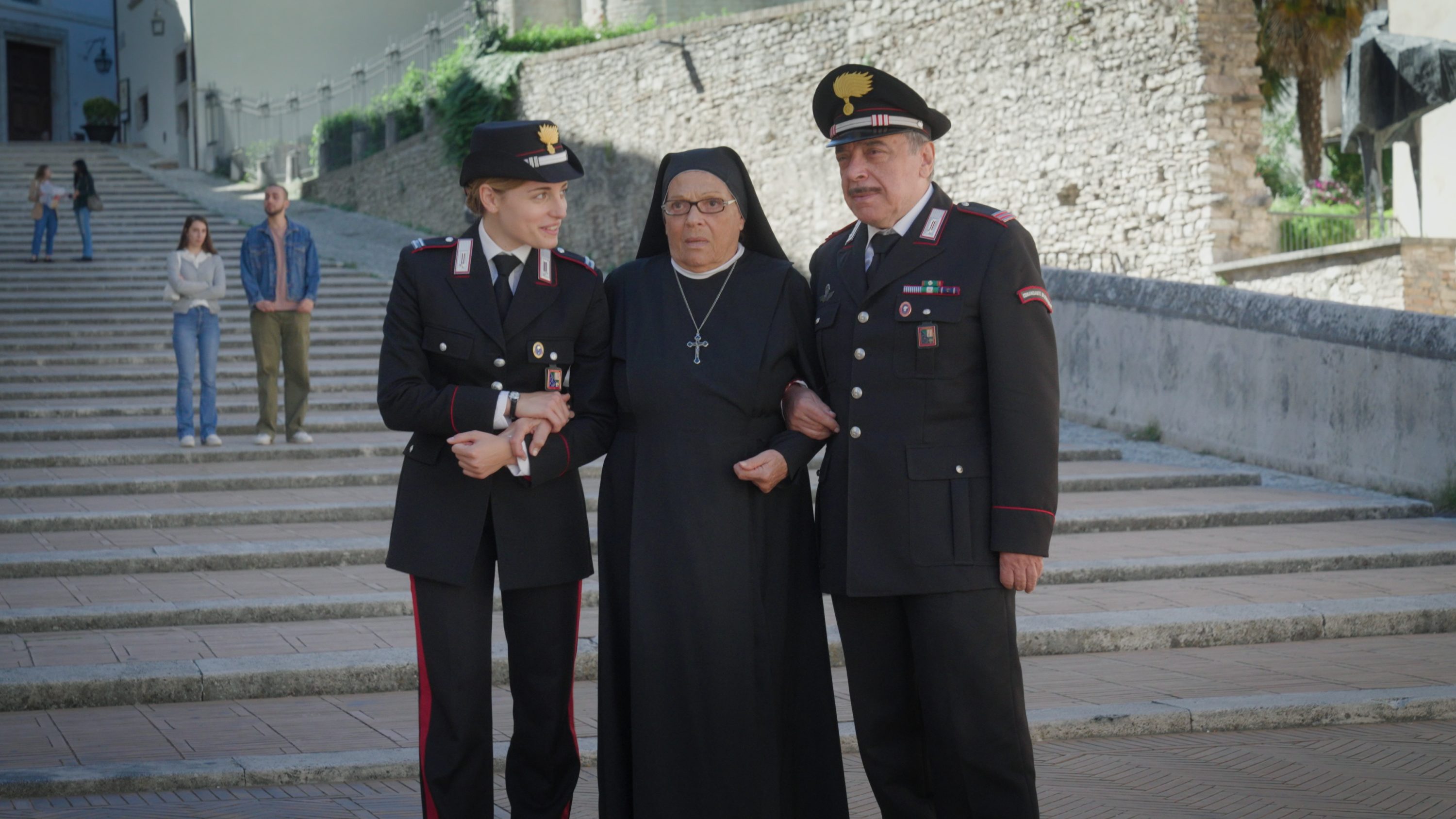 Don Matteo, il backstage con Nino Frassica su RaiPlay