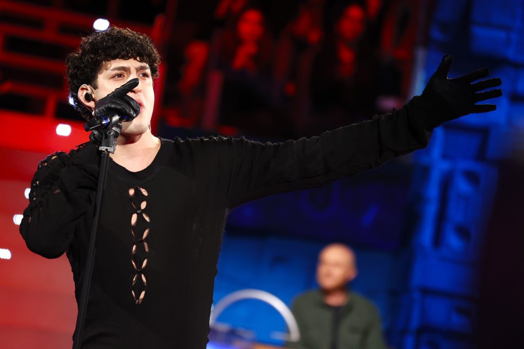 Amici 25, anticipazioni quindicesima puntata: Brunori Sas tra i giudici, ospite Mida