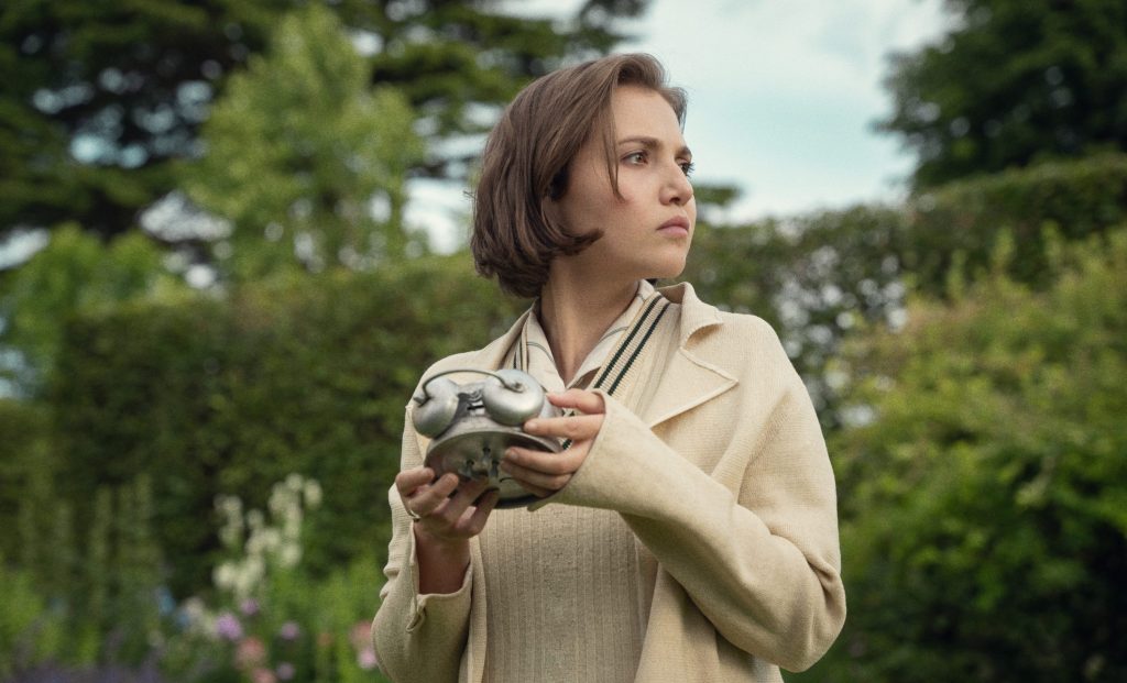 Mia McKenna Bruce ne I Sette quadranti