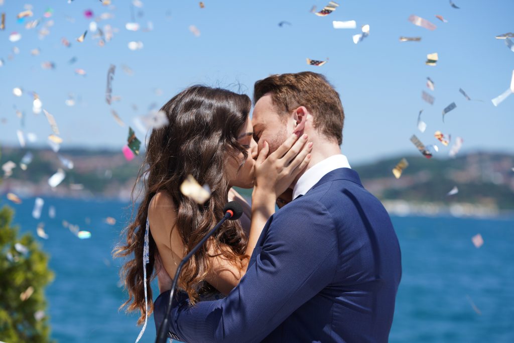 Love is in the air - Hande Erçel (Eda) e Kerem Bürsin (Serkan)