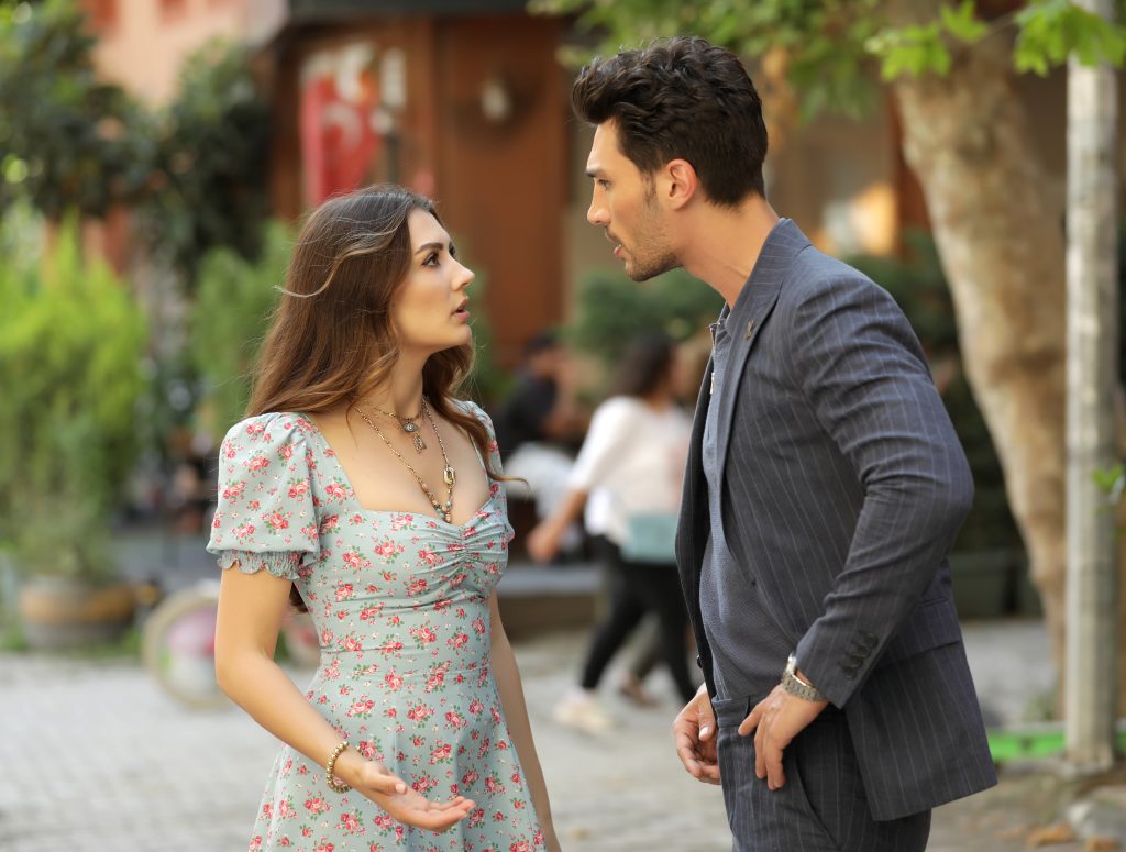 Love Reason Get Even - Ilhan Sen (Ozan) e Burcu Özberk (Esra) -