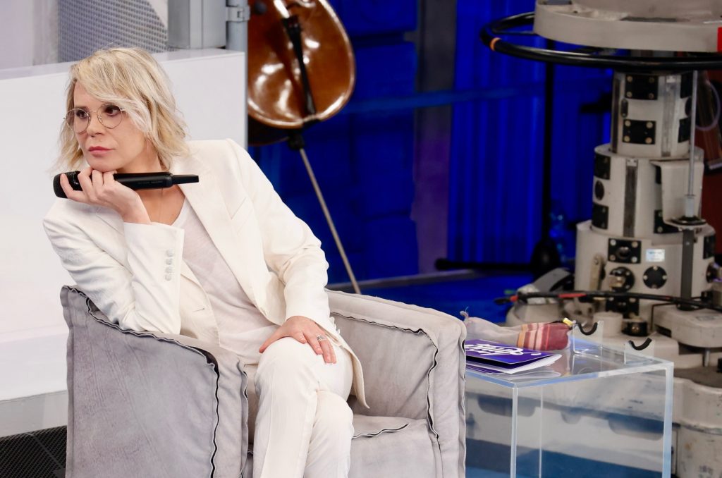 Ascolti TV Total Audience | Domenica 22 Febbraio 2026. Amici (+67K) e la Cerimonia di Chiusura delle Olimpiadi (+66K) crescono più di tutti