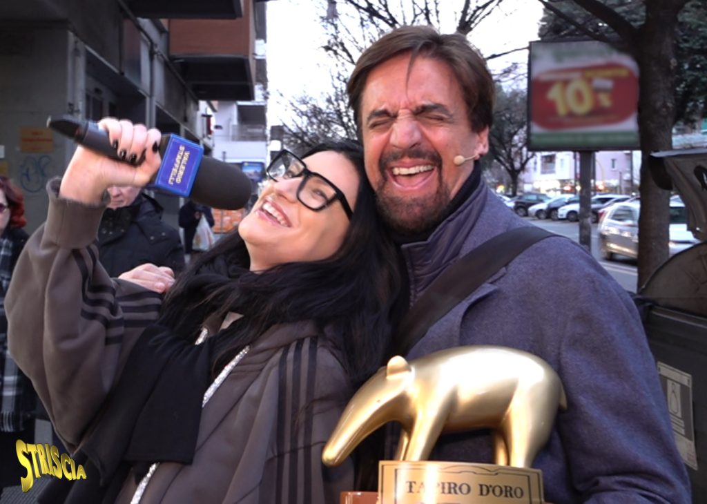 Striscia la Notizia: Tapiro d’Oro a Laura Pausini. Samira Lui, Lillo e Raul Cremona ospiti