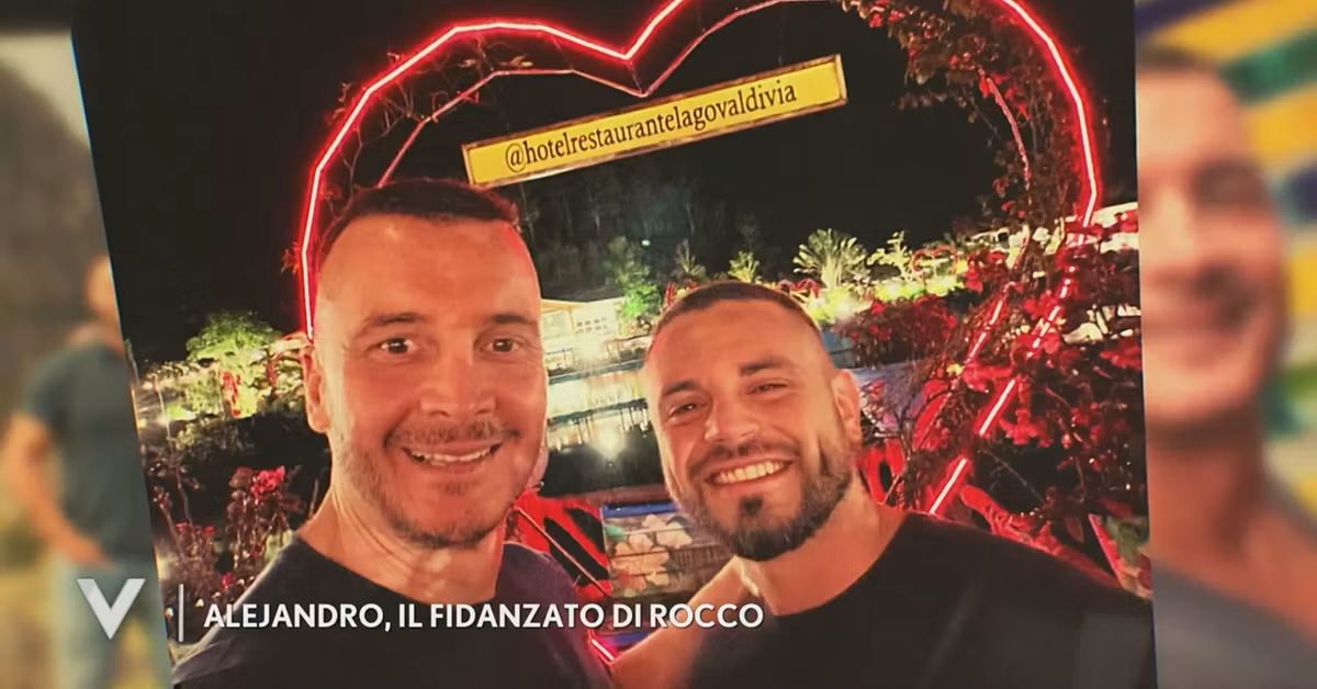 a verissimo rocco casalino con il compagno alejandro da Davidemaggio.it a verissimo rocco casalino con il compagno alejandro