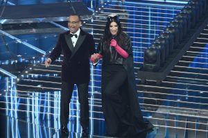 Sanremo 2026, diretta quarta serata: Tredici Pietro a sorpresa con papà Gianni Morandi