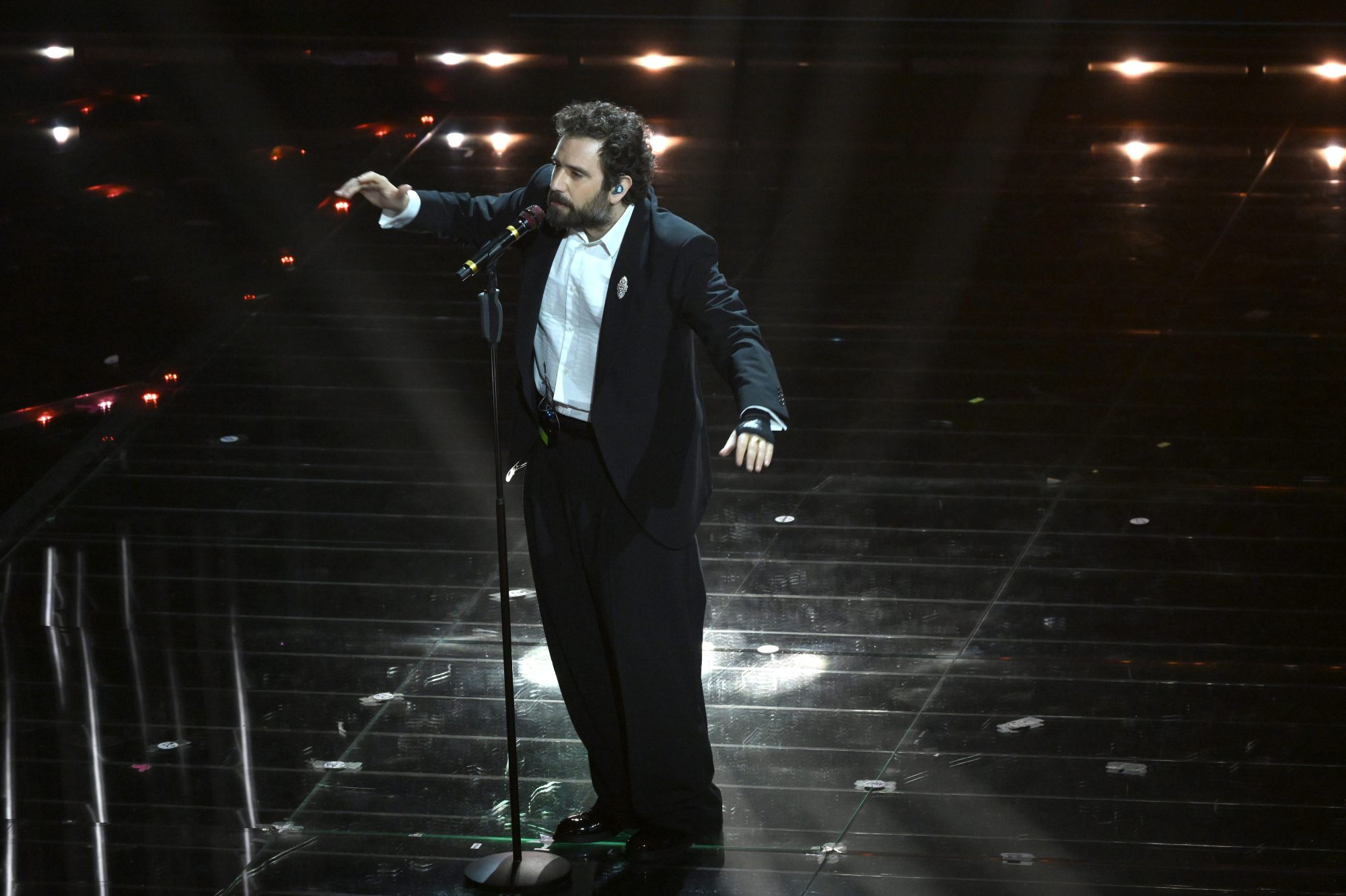 Amici 2026, anticipazioni terza puntata del Serale: Brignano, Canalis, Maupas e Paradiso ospiti