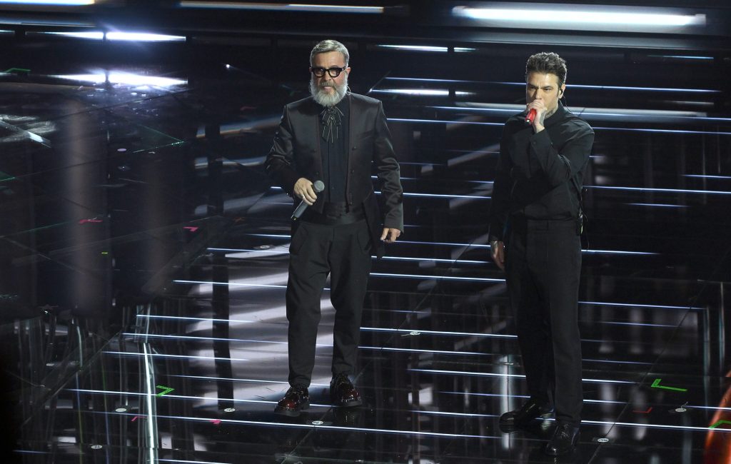 I Favoriti di Sanremo 2026, Fedez e Masini passano in testa