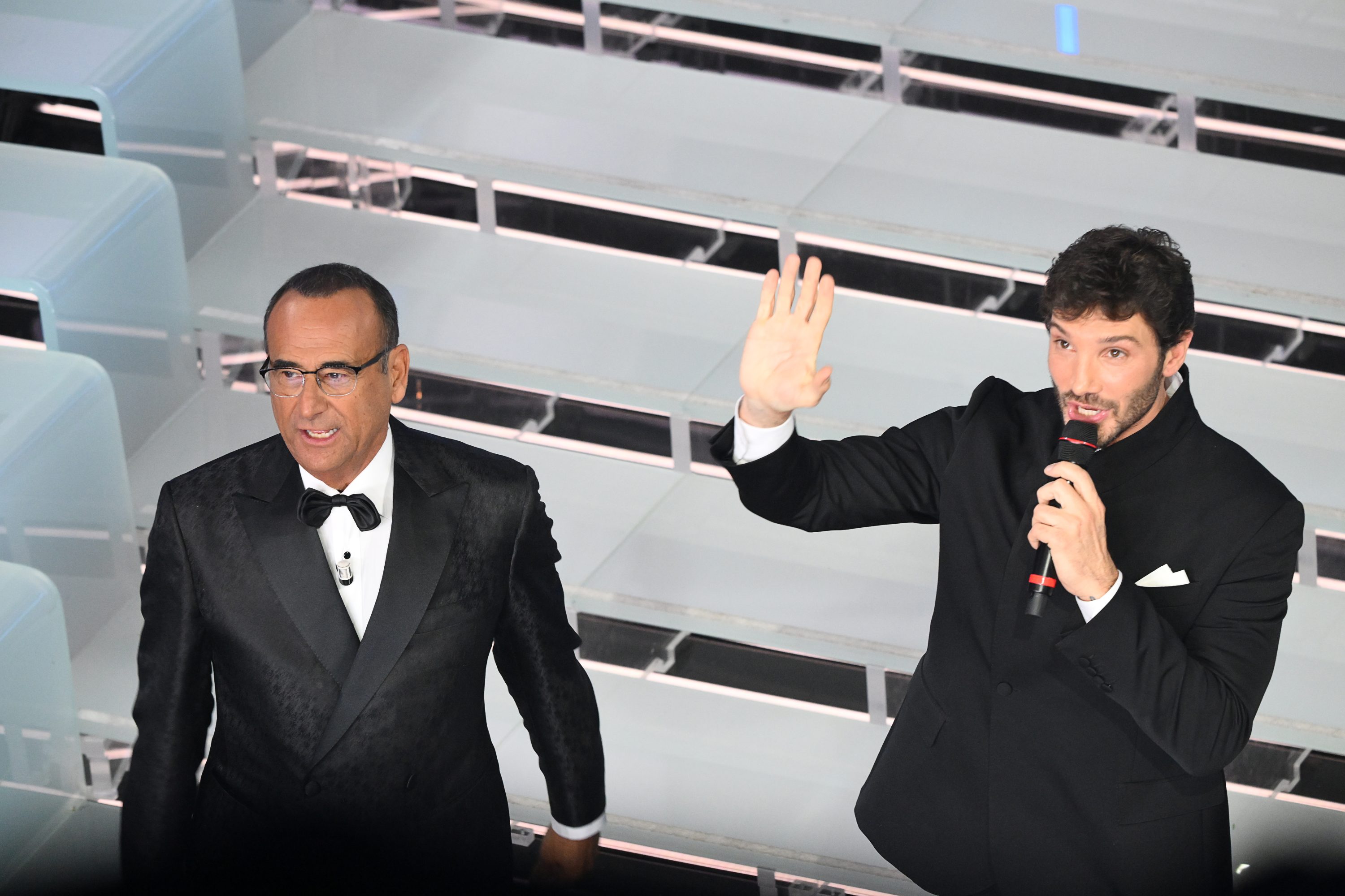 Il passaggio di consegne tra Conti e De Martino a Sanremo