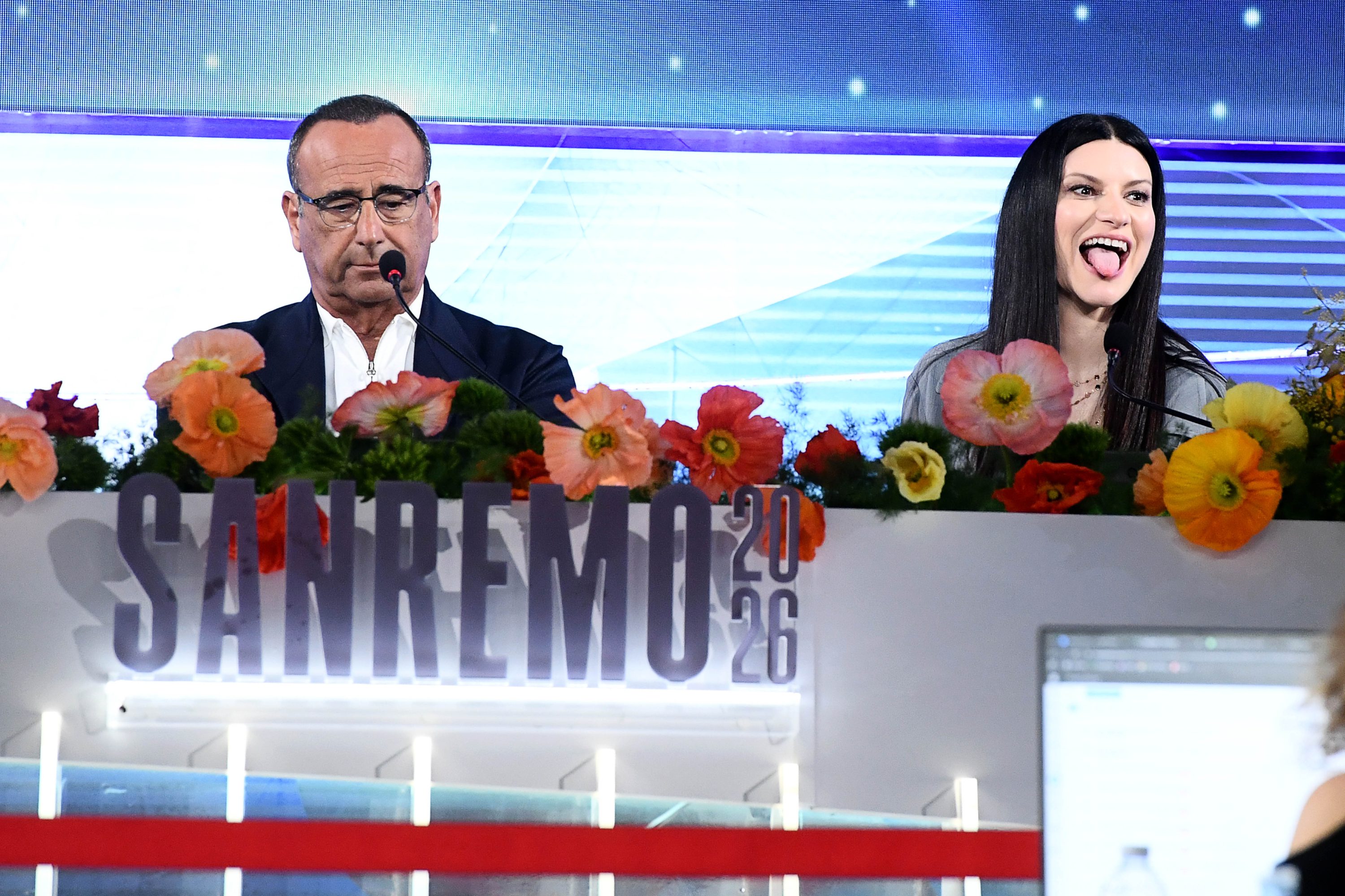 Sanremo 2026, Conti sulla presenza della Meloni: “Fantascienza! Se compra il biglietto e vuole venire, non decido io!”
