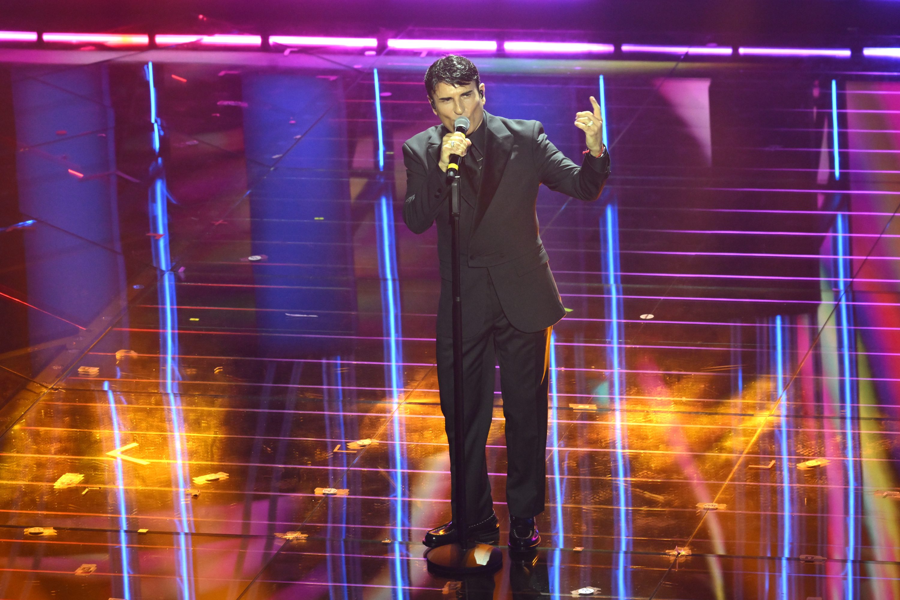 i favoriti di sanremo 2026 sal da vinci vola sul podio e si candida alla vittoria da Davidemaggio.it i favoriti di sanremo 2026 sal da vinci vola sul podio e si candida alla vittoria