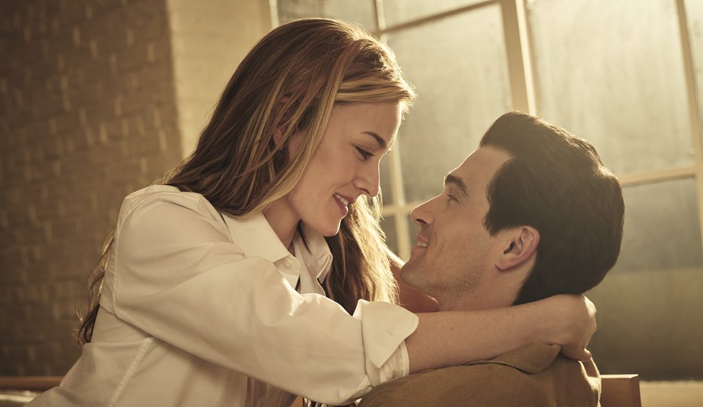 Sarah Pidgeon e Paul Kelly in Love Story: John F. Kennedy Jr. & Carolyn Bessette