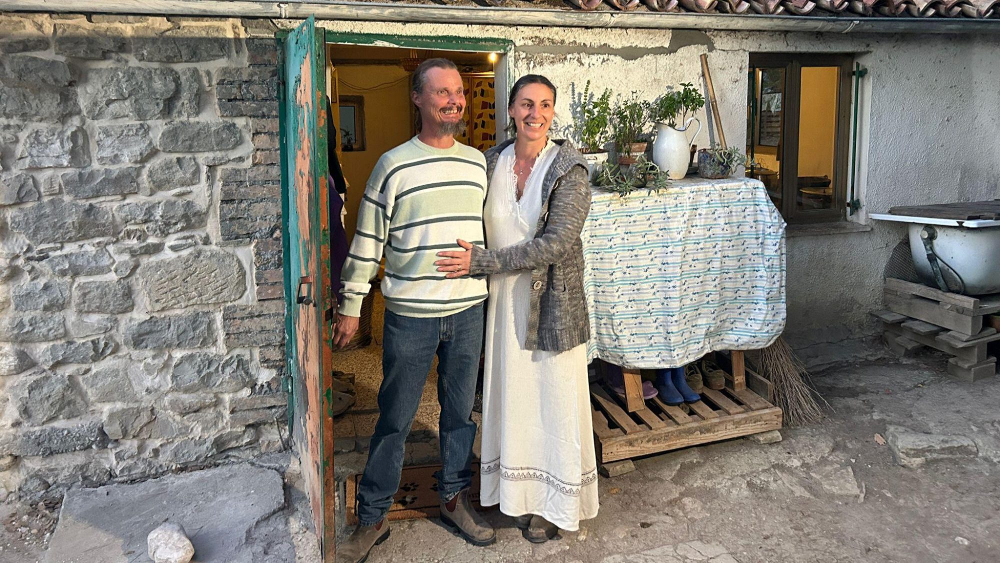 FarWest, il caso della famiglia nel bosco al centro della puntata