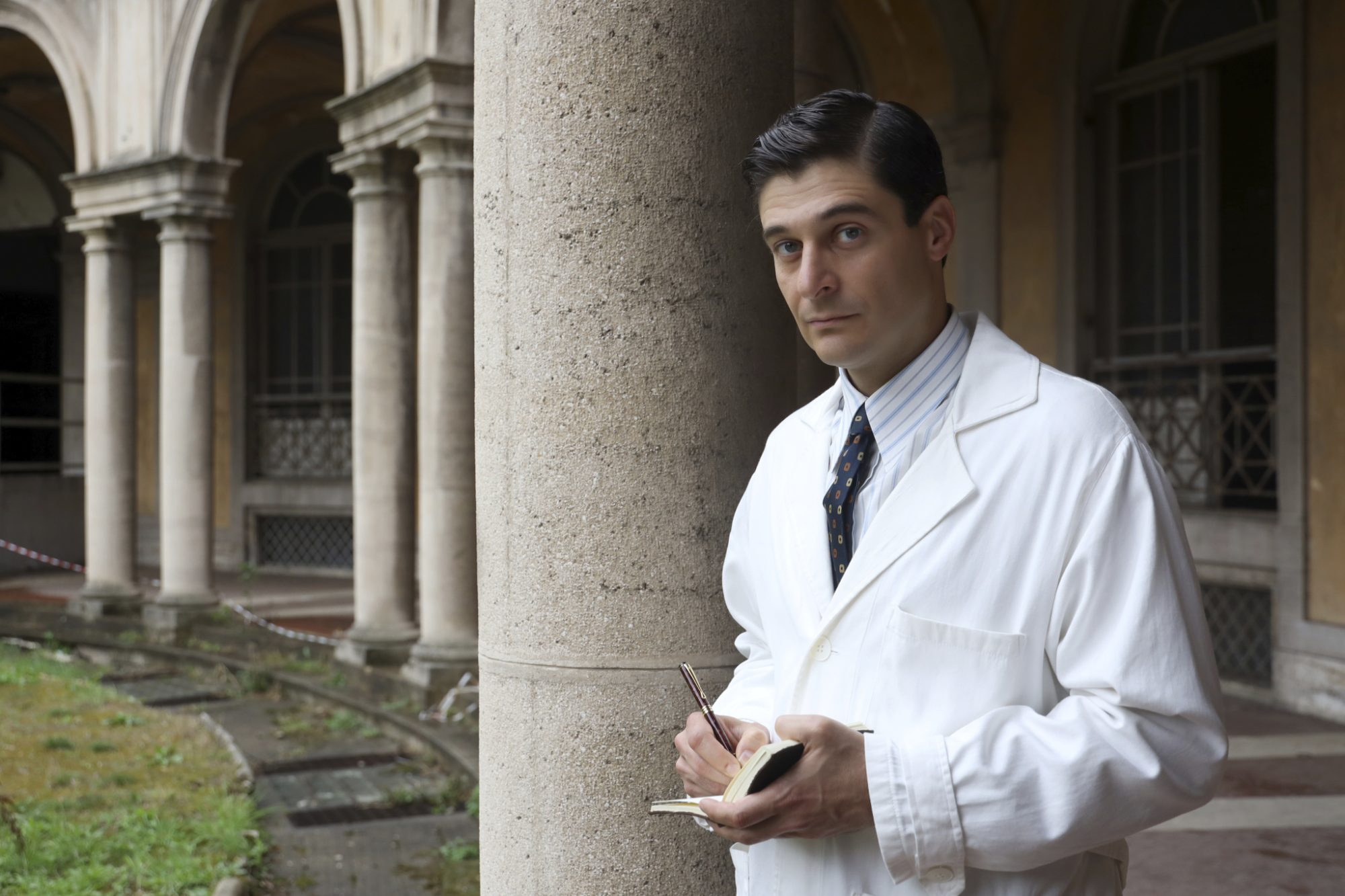 Lino Guanciale è Mario Tobino