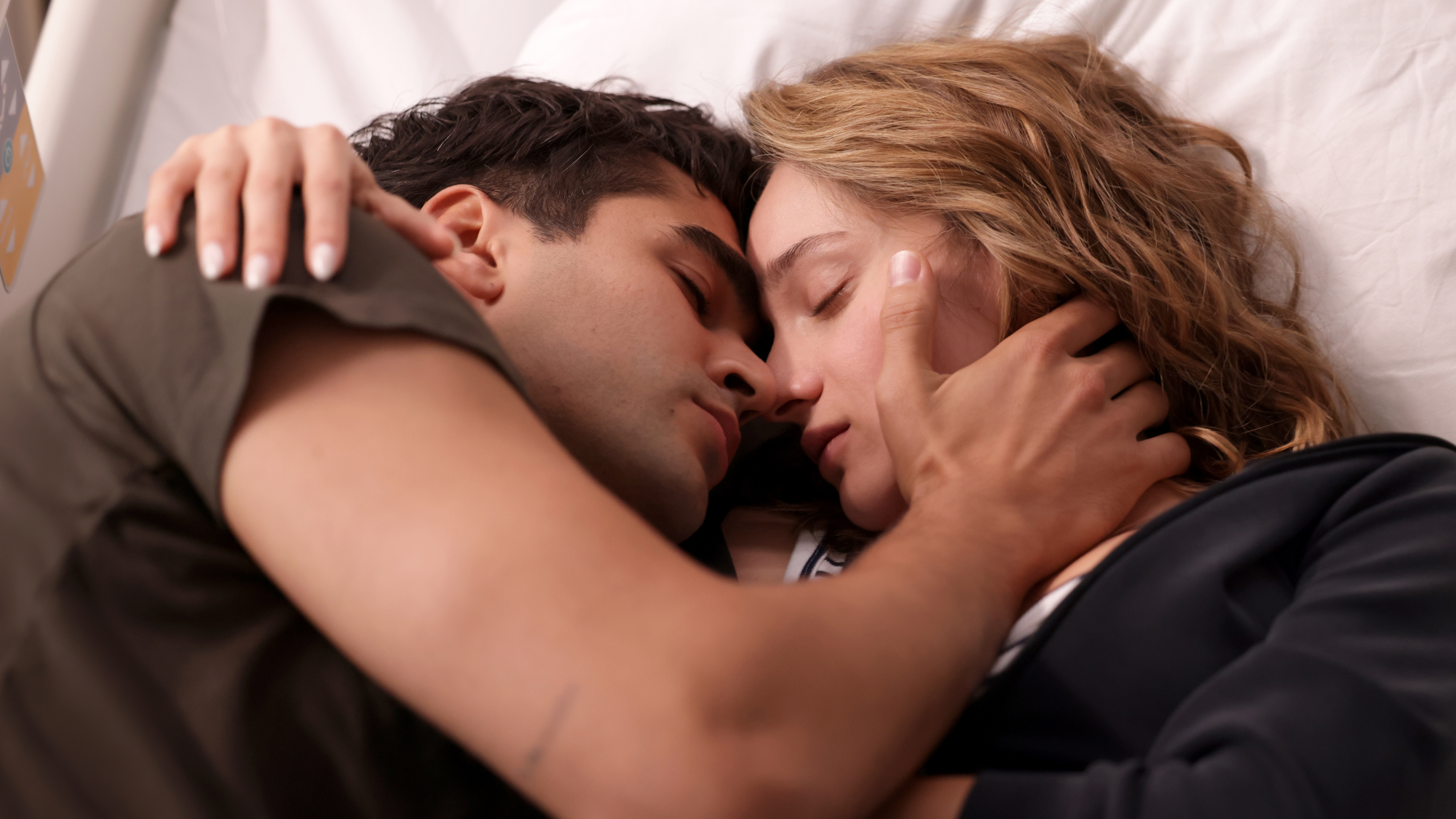 Mert Ramazan Demir e Miray Daner in We'll be Fine