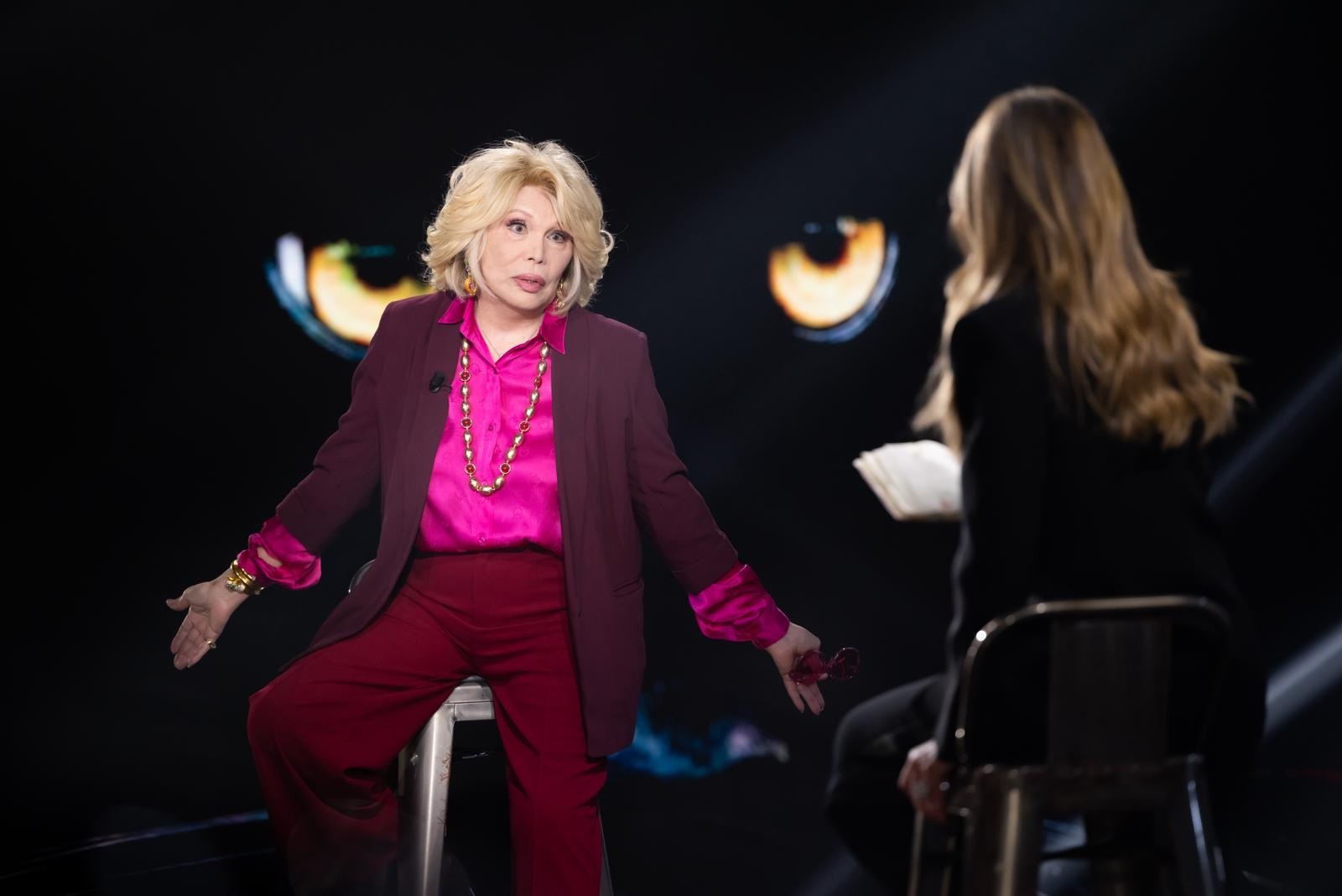 Amanda Lear a Belve: “Dalì? Era impotente! David Bowie faceva un po’ schifo”