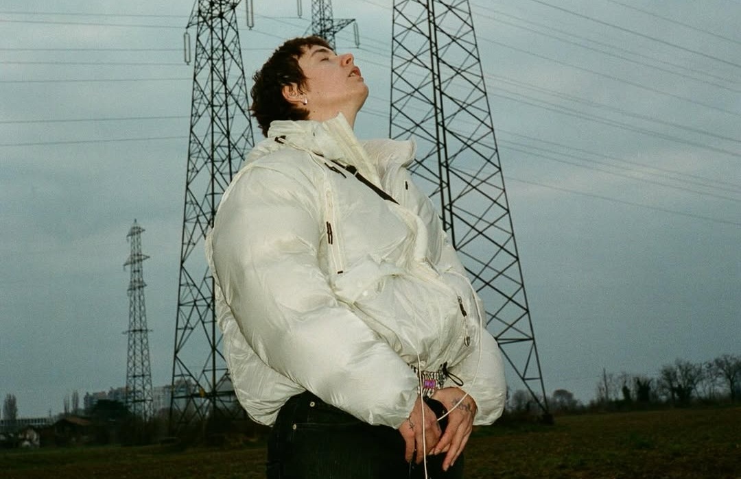 Classifica FIMI dal 17 al 23 aprile 2026, Shiva resiste in testa negli album e frena l’esordio di “Disincanto” di Madame