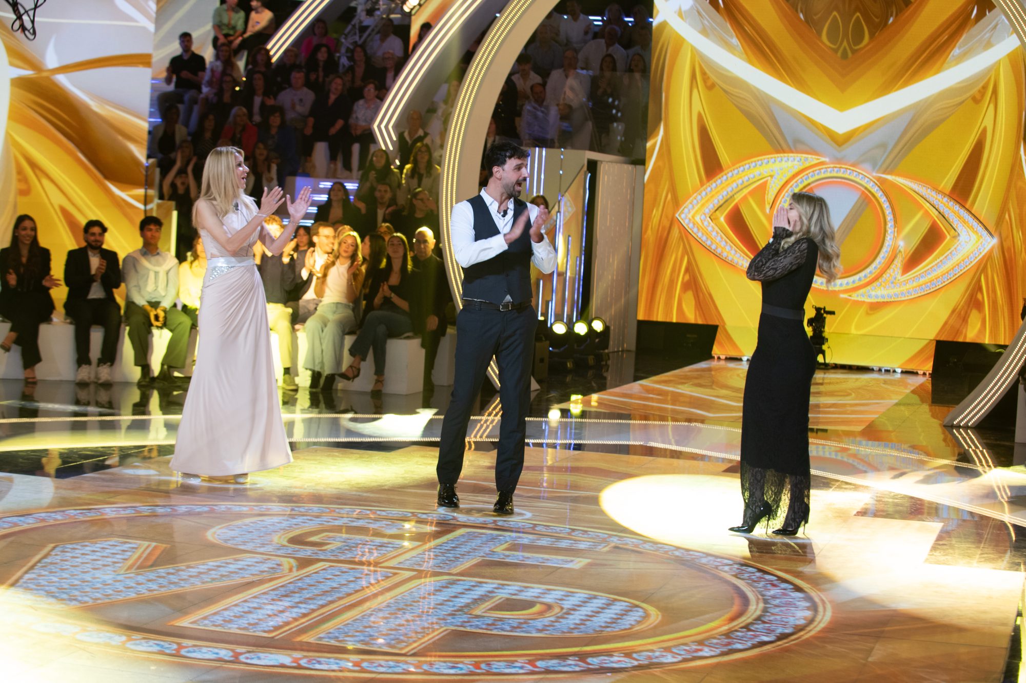 Grande Fratello Vip 2026, diretta sedicesima puntata: Lucia è la terza finalista, Renato e Raul al televoto per la finale
