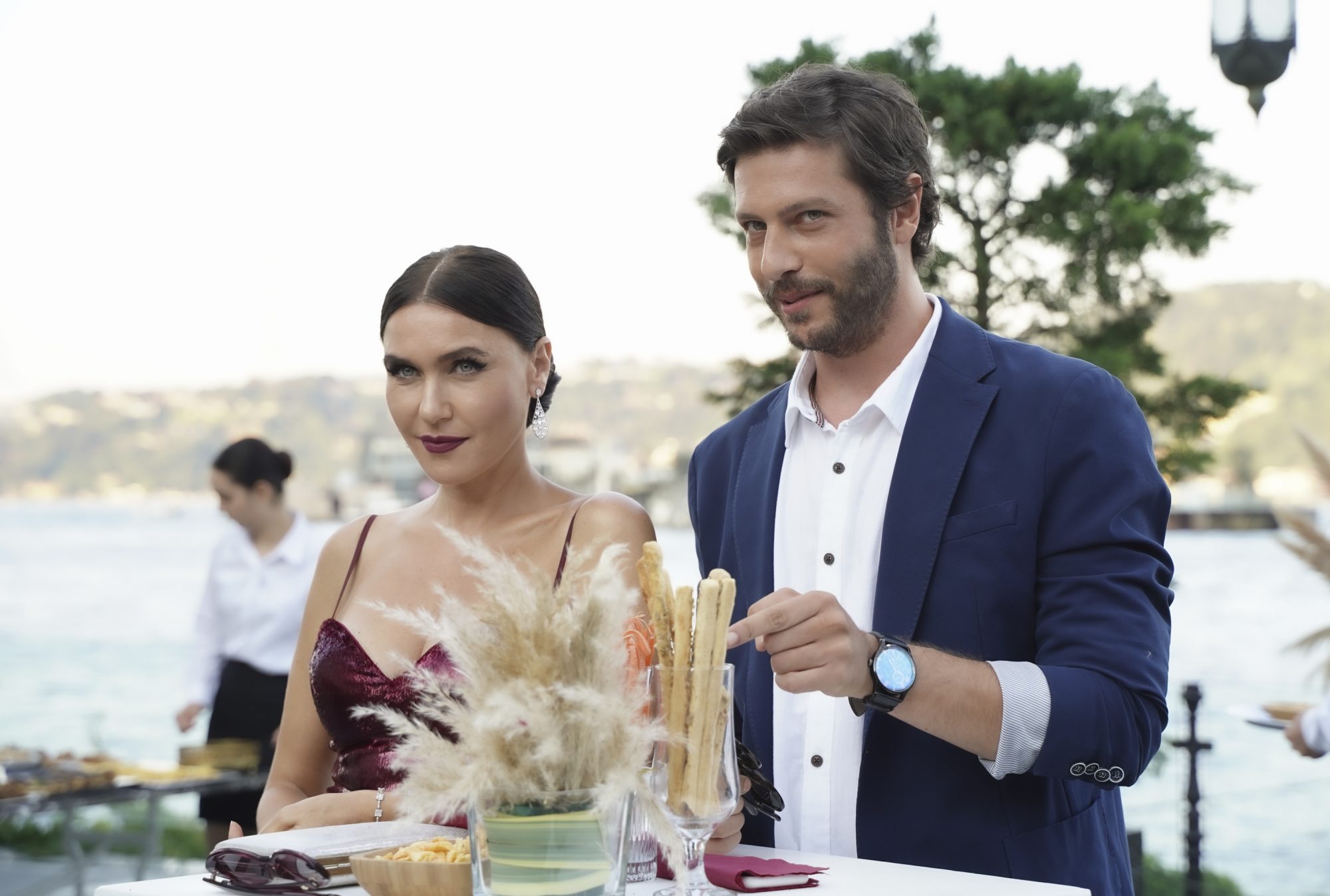 Forbidden Fruit si ferma in prime time, arriva Montmartre su Canale 5