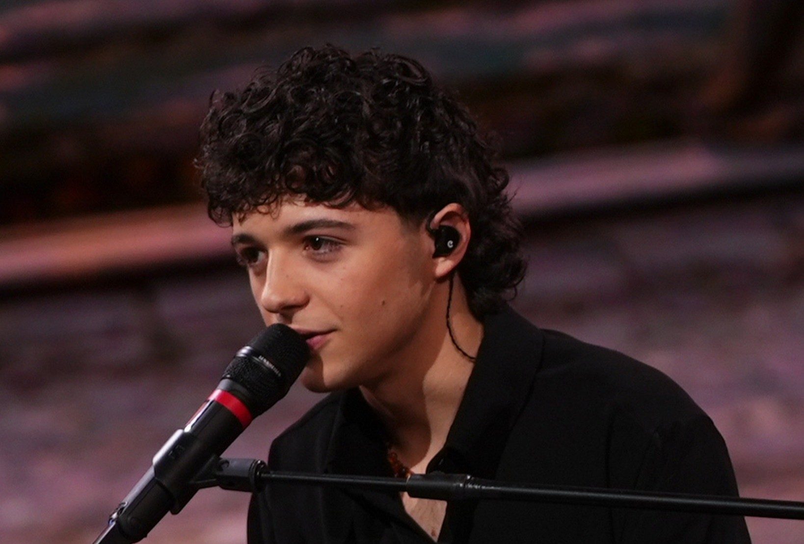 Amici 2026, la finale in diretta: Lorenzo elimina Angie