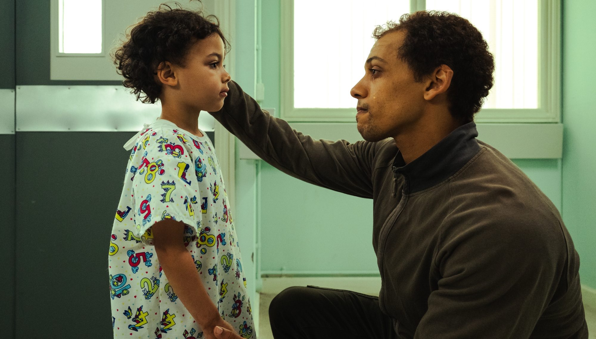 Jahsaiah Williams e Jordan Bolger in The Witness