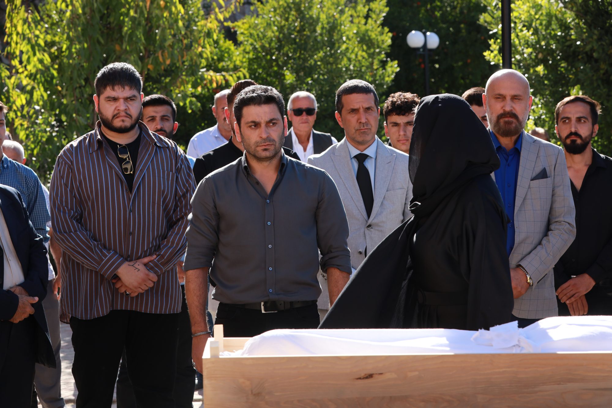 Il funerale di Boran - Far Away