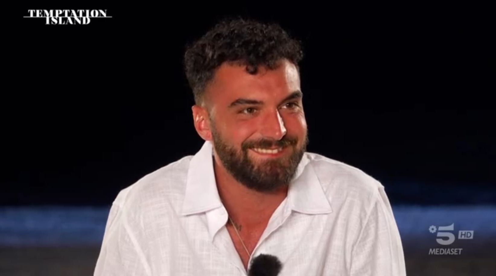 Temptation Island 2026, diretta quinta puntata: Andrea capisce che ama Iris e chiede il falò di confronto anticipato