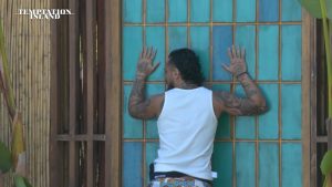 Temptation Island 2026, due ‘fughe’ dal villaggio animano la quinta puntata