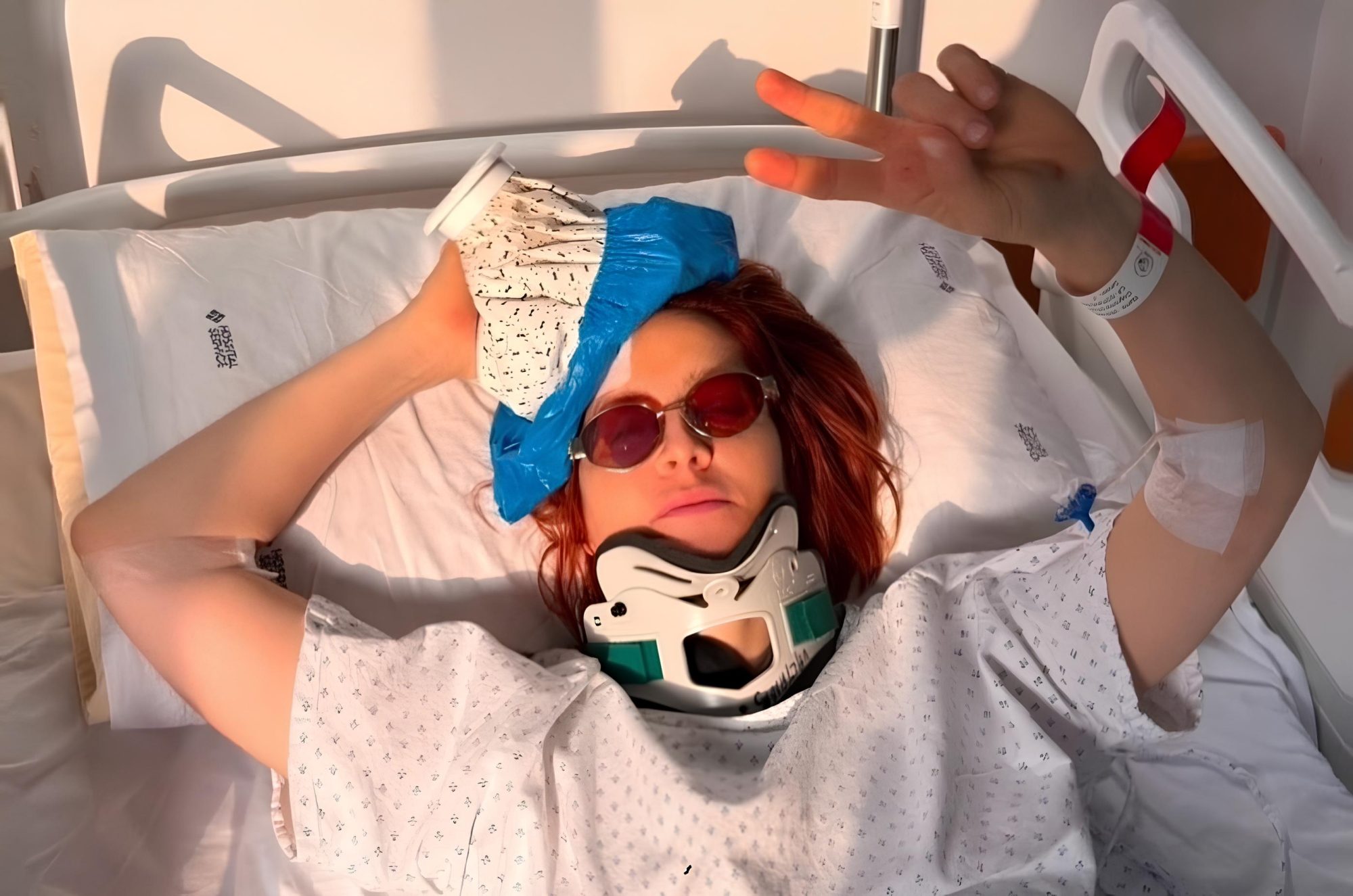 Paura per Noemi, cade dal palco durante il concerto e finisce in ospedale