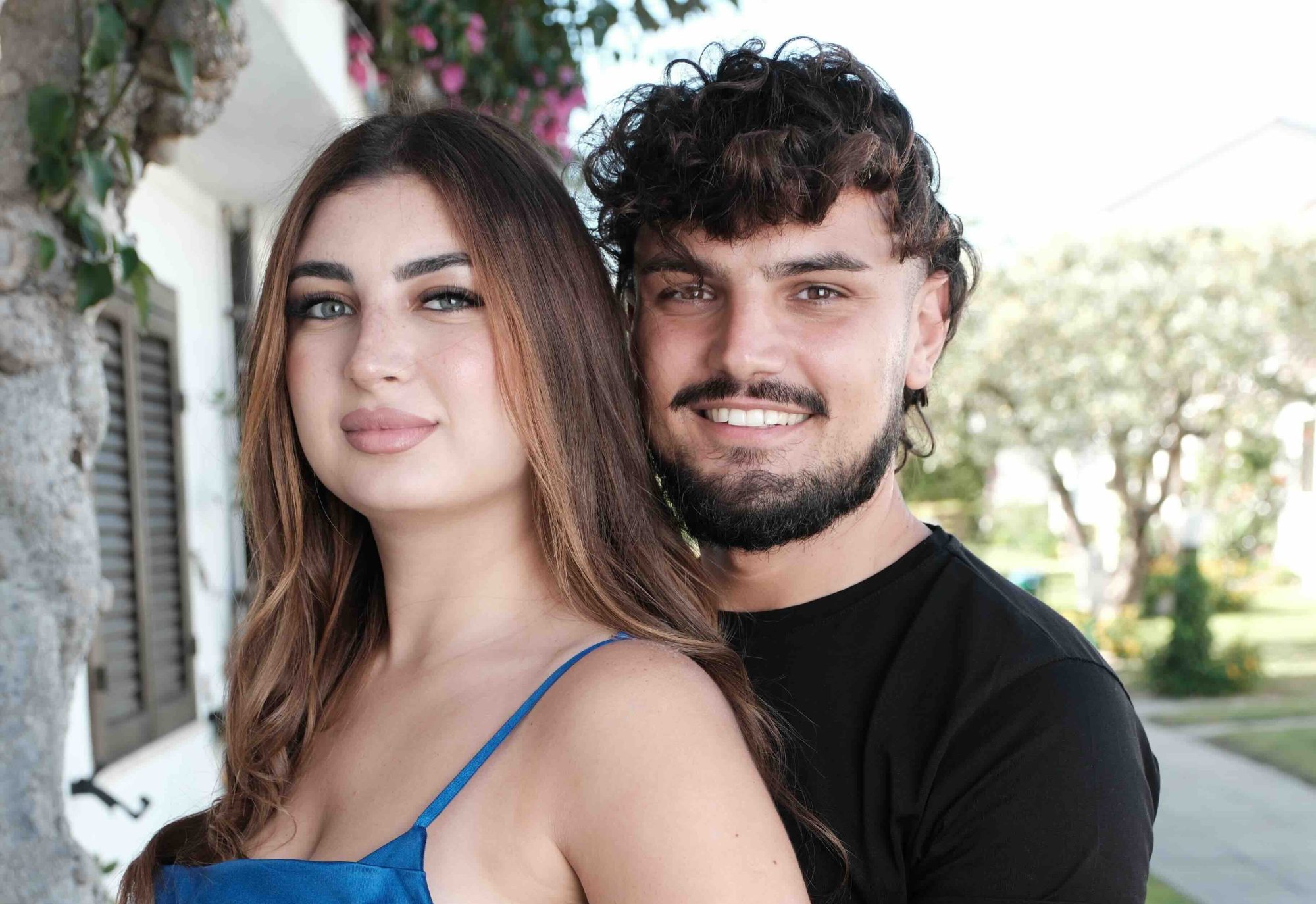 Temptation Island 2026, settima puntata tra ‘fiori d’arancio’, baci scomodi e inaspettati ritorni