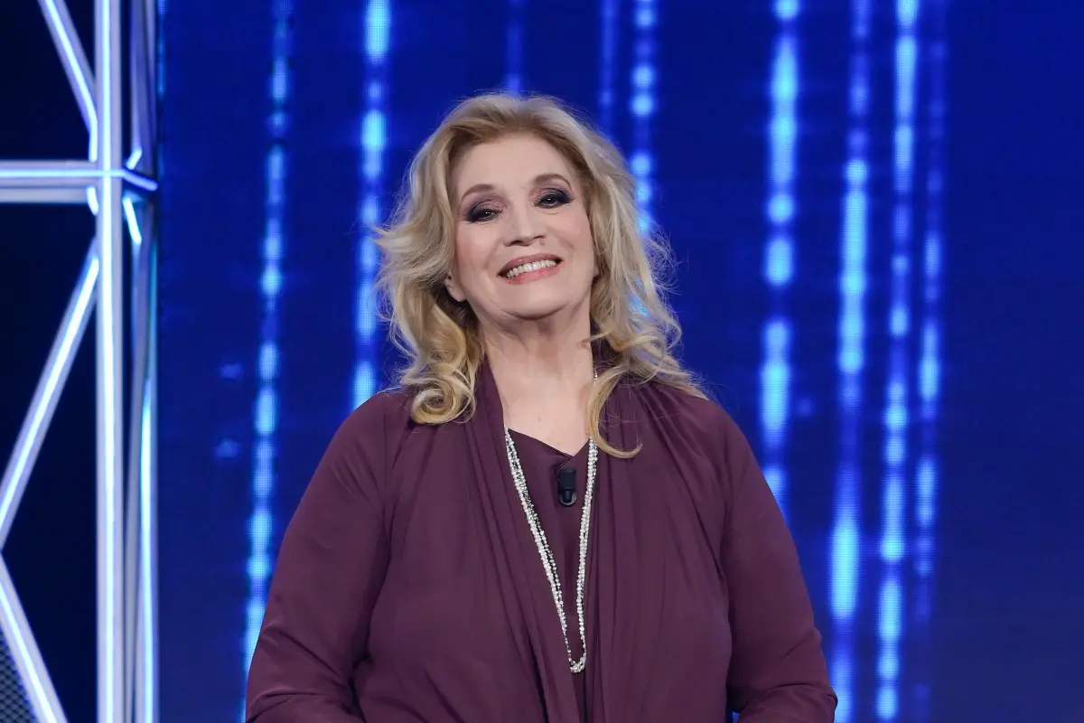 Iva Zanicchi appende il microfono al chiodo: “Basta cantare”