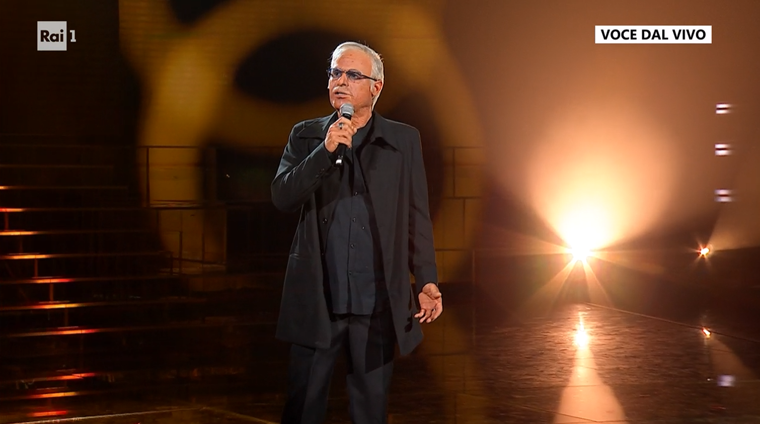 Tale e Quale Show 2026, seconda puntata: Andrea Perroni convince nel ricordo di Franco Califano