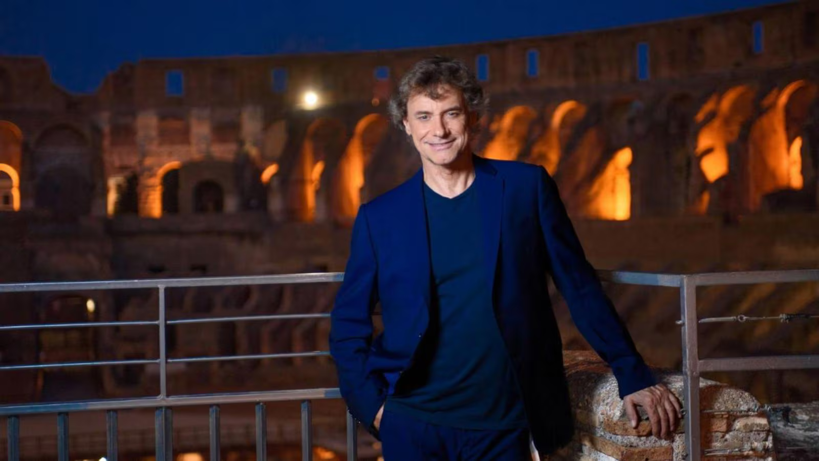 Alberto Angela racconta Giulio Cesare in uno spettacolare viaggio nel Colosseo