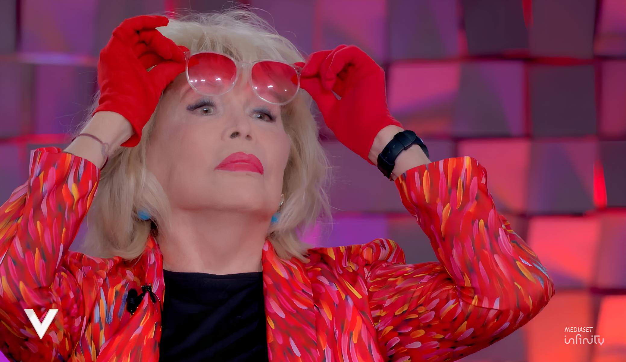 amanda lear a silvia toffanin sei proprio imbalsamata da Davidemaggio.it amanda lear a silvia toffanin sei proprio imbalsamata