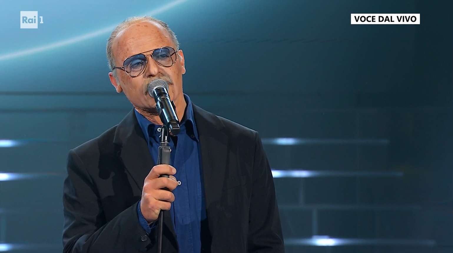 Tale e Quale Show 2026, Andrea Perroni vince la quarta puntata nel ricordo di Gino Paoli