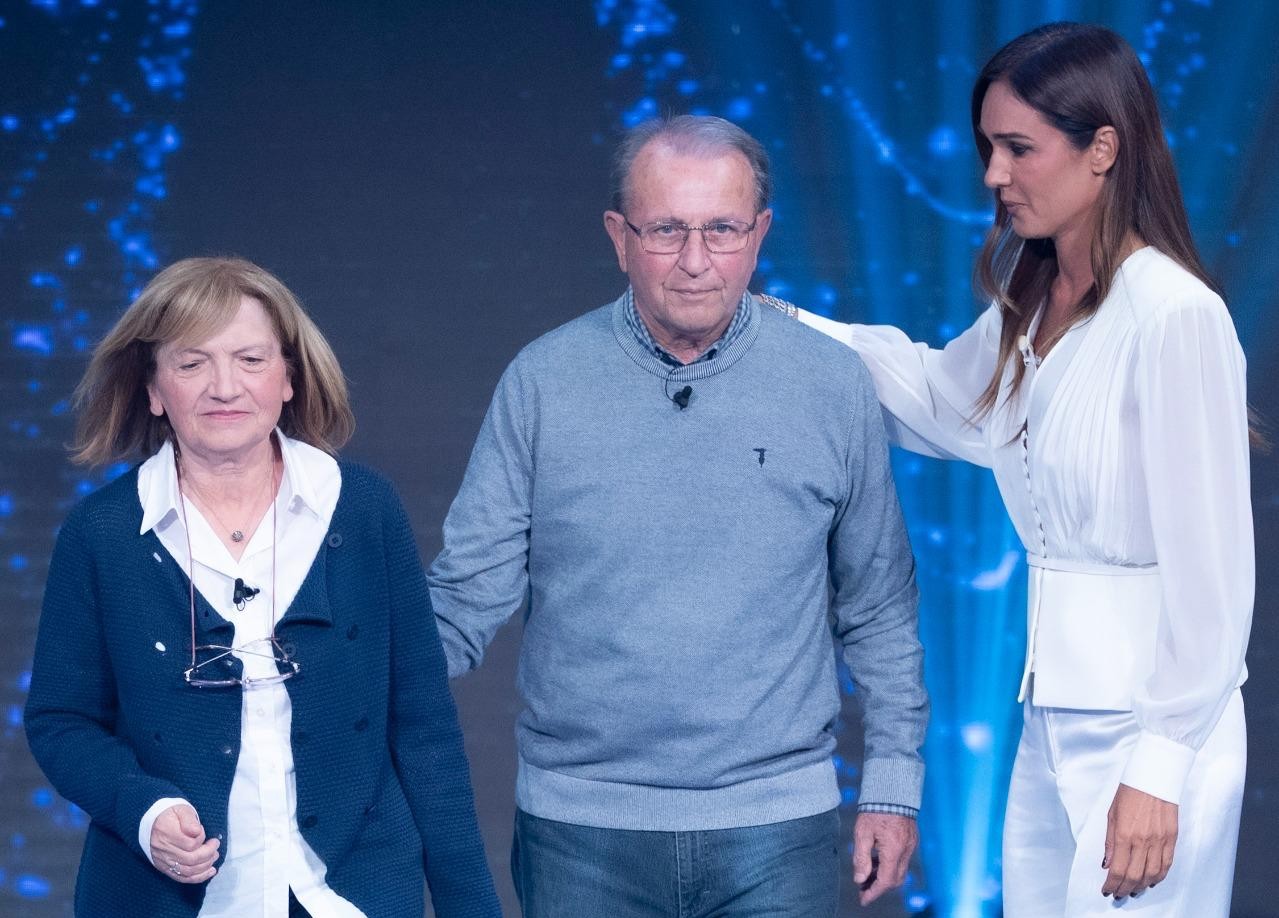 Verissimo sbarca in prima serata con i genitori di Chiara Poggi