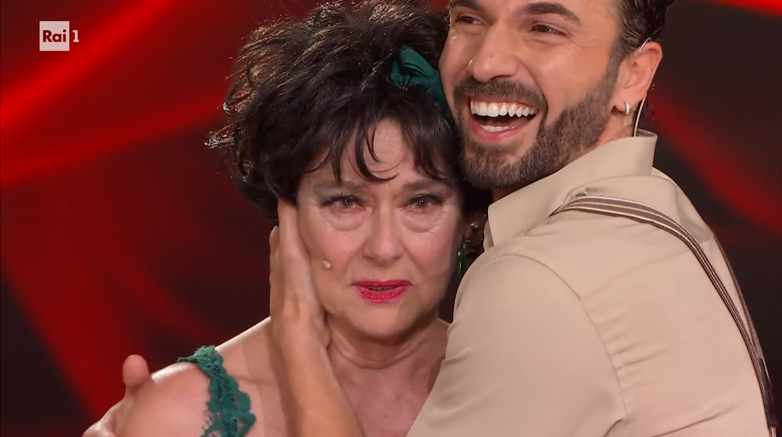 Ballando con le Stelle 2026, quarta puntata in diretta: Monica Guerritore in lacrime di fronte ai complimenti della giuria