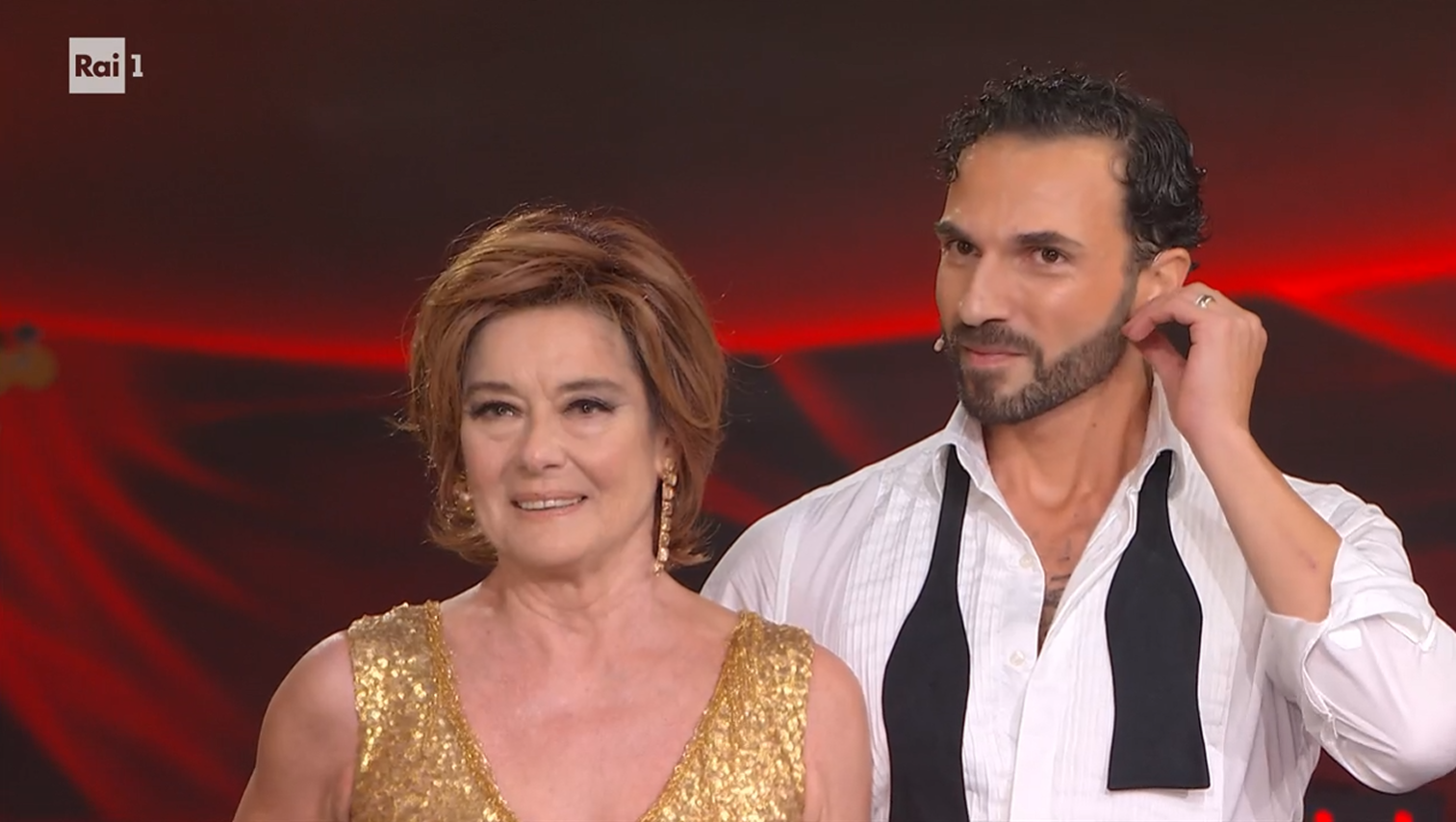 Ballando con le Stelle 2026, seconda puntata: pubblico in piedi per Monica Guerritore