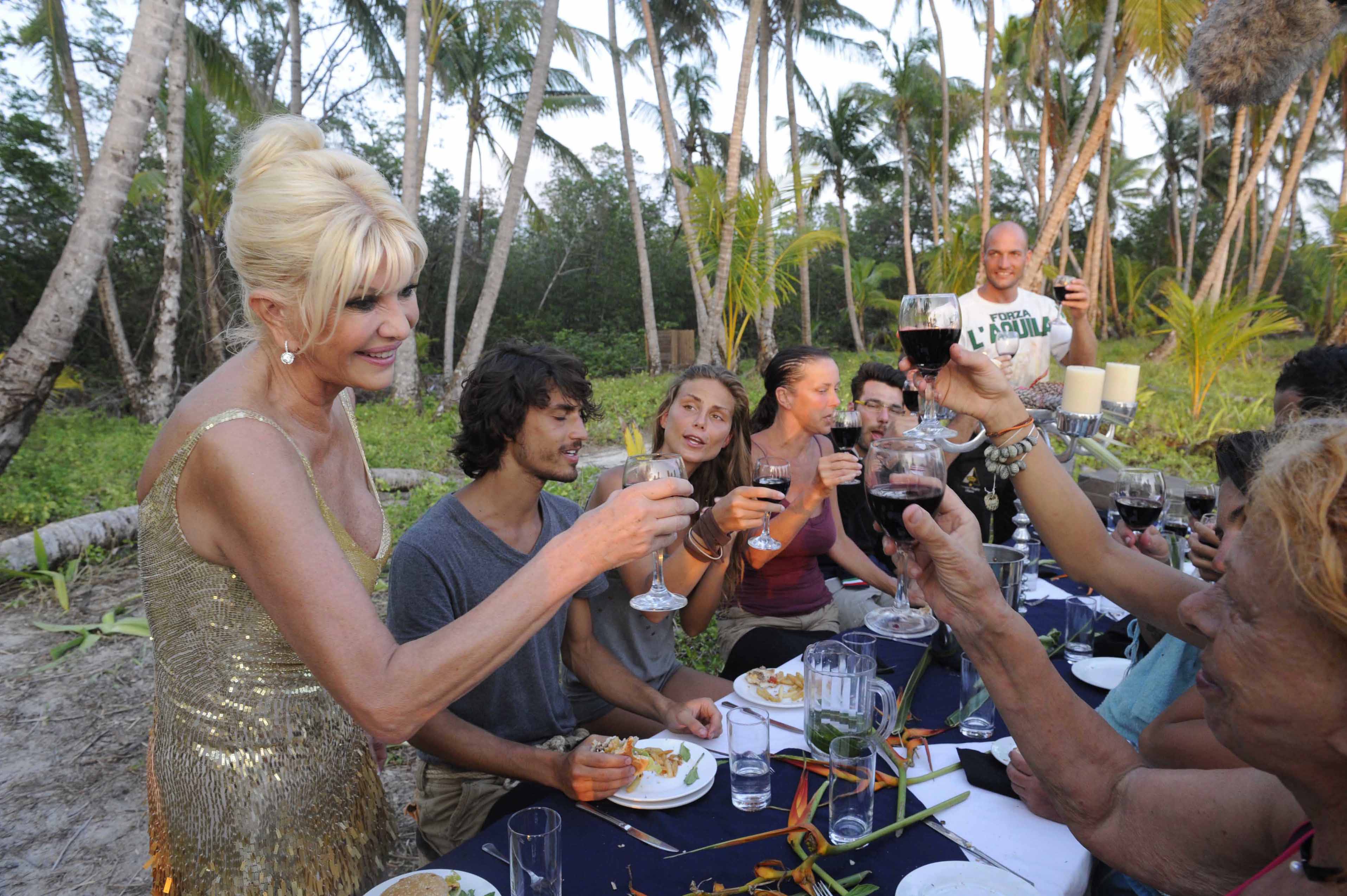 Isola dei Famosi 7, Ivana Trump e i naufraghi