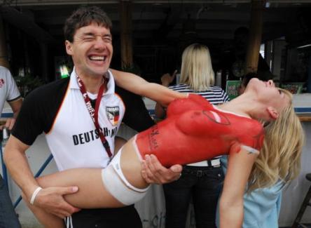 SABOTAGGIO PORNO SU LA7: RECORD DI FALLI PER L’INCONTRO DI EUROPA LEAGUE MFK KOSICE – ROMA